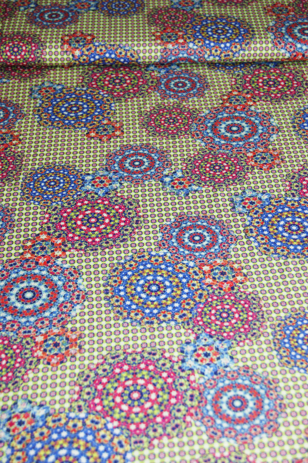 Vi-Jersey kleines Retromuster/Mandalas grün/bunt