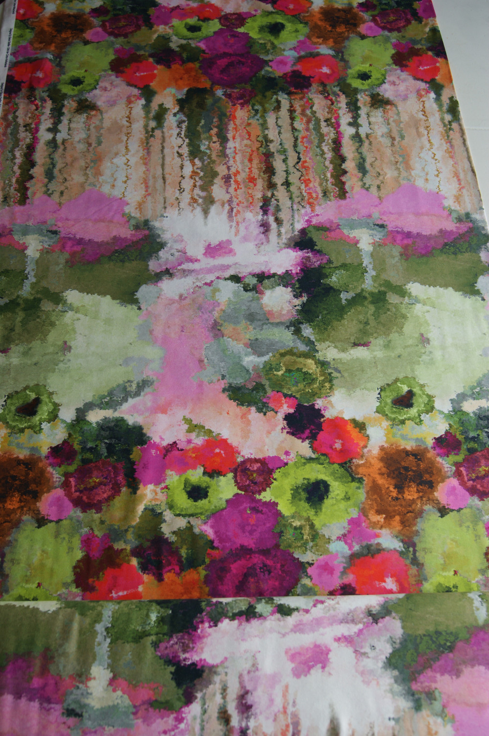  BW-Jersey Rapportmuster bunte Aquarellblumen pink